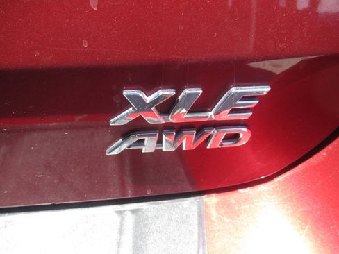 Used 2017 Toyota Sienna XLE Premium w/ Outdoor Package AWD/4WD image 11