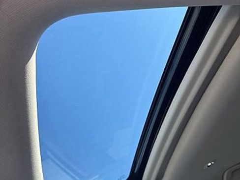 Used 2024 Honda HR-V EX-L image 17