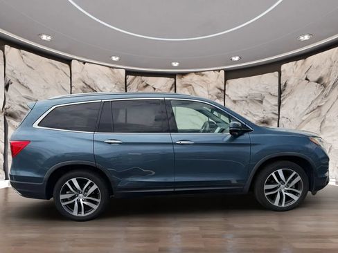 Used 2017 Honda Pilot Touring image 4