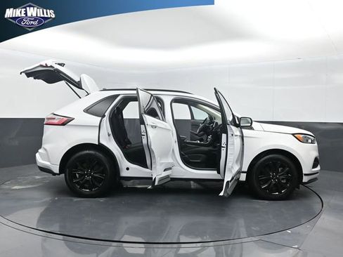Used 2022 Ford Edge SE w/ Black Appearance Package image 27