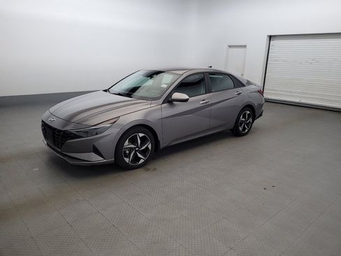 Used 2023 Hyundai Elantra SEL w/ Convenience Package FWD image 2