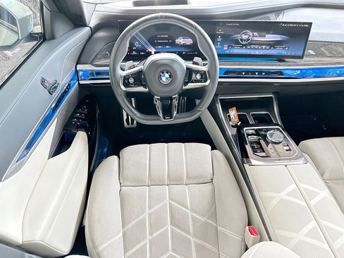 Used 2023 BMW 760i xDrive image 23