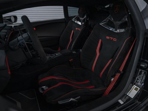 Used 2024 Lamborghini Huracan STO RWD image 30