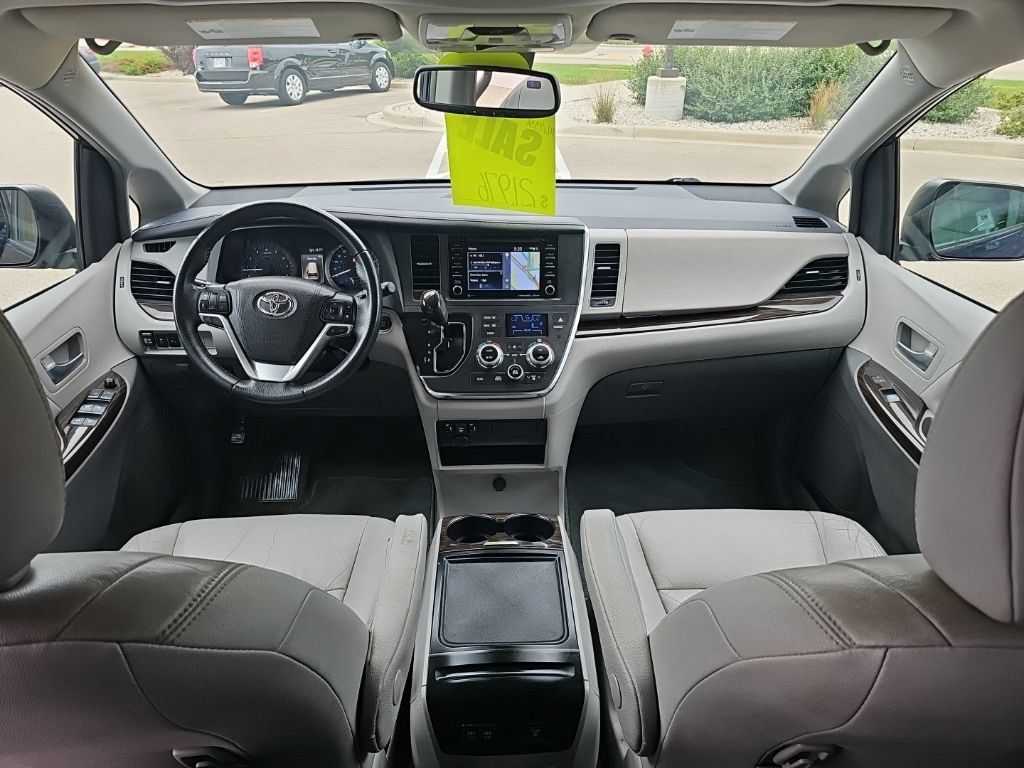 Used 2018 Toyota Sienna XLE w/ XLE Navigation Package FWD image 35