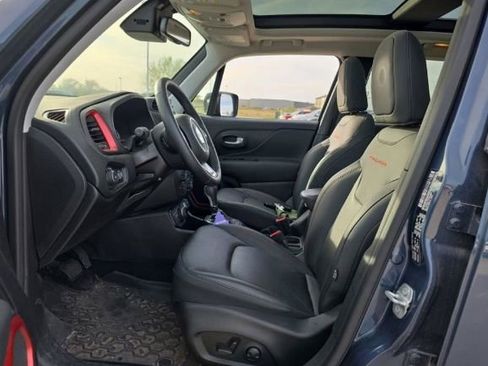 Used 2023 Jeep Renegade Trailhawk w/ Sun/Sound Group AWD/4WD image 9