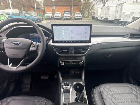 Used 2024 Ford Escape Platinum w/ Premium Technology Package image 21