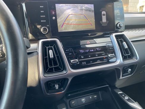 Used 2023 Kia Sorento EX image 17