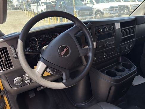 Used 2021 GMC Savana 3500 Extended w/ Power Convenience Package RWD image 8