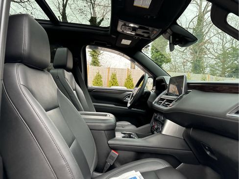 Used 2023 Chevrolet Suburban LT w/ Luxury Package image 30
