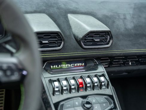 Used 2019 Lamborghini Huracan Performante image 39