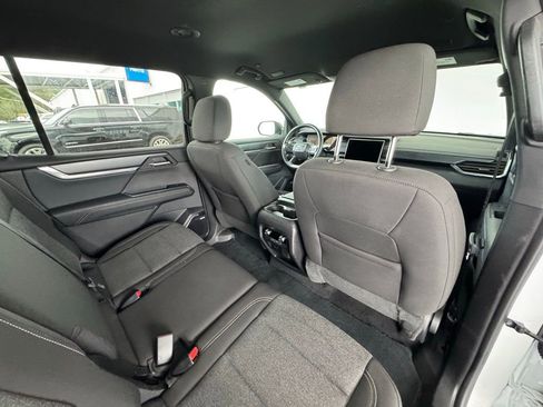 Used 2025 GMC Acadia Elevation image 28