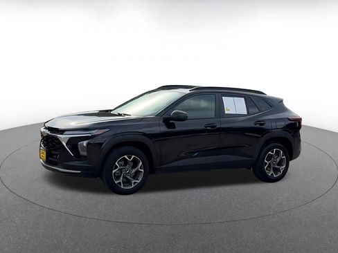 Used 2025 Chevrolet Trax LT FWD image 8
