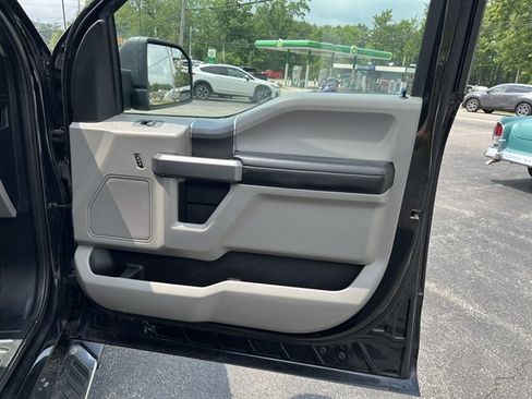 Used 2019 Ford F150 XLT w/ Equipment Group 302A Luxury AWD/4WD image 35