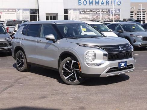 Used 2024 Mitsubishi Outlander SE FWD image 2