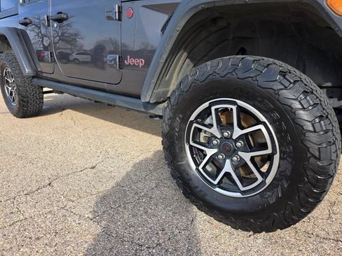 Used 2025 Jeep Wrangler Unlimited Rubicon AWD/4WD image 44