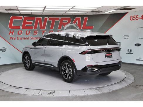 Used 2026 Lincoln Nautilus Premier AWD/4WD image 3