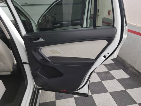 Used 2019 Volkswagen Tiguan SEL Premium w/ 3rd Row Seat Package image 36