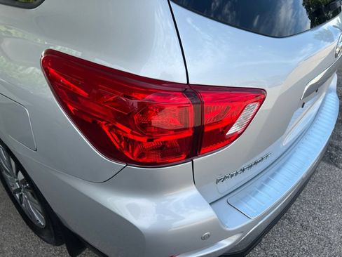 Used 2020 Nissan Pathfinder SL w/ Cargo Package AWD/4WD image 33
