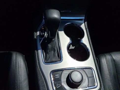 Certified 2019 Jeep Grand Cherokee Limited w/ Luxury Group II AWD/4WD image 15