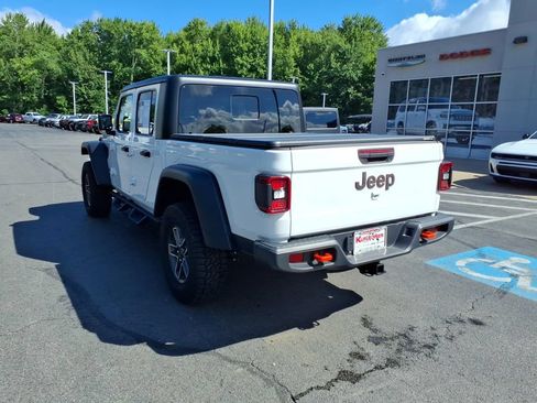 Used 2024 Jeep Gladiator Mojave w/ Convenience Group AWD/4WD image 8