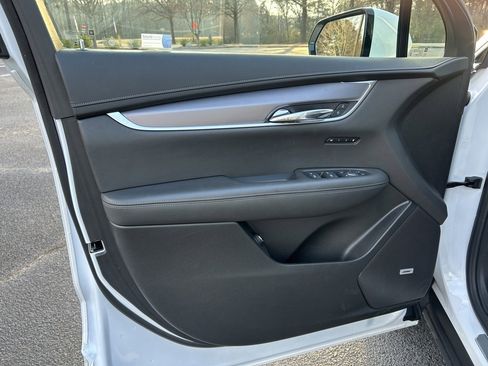 Used 2025 Cadillac XT6 Luxury image 57