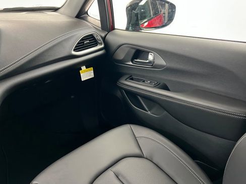 New 2026 Chrysler Pacifica Select FWD image 10