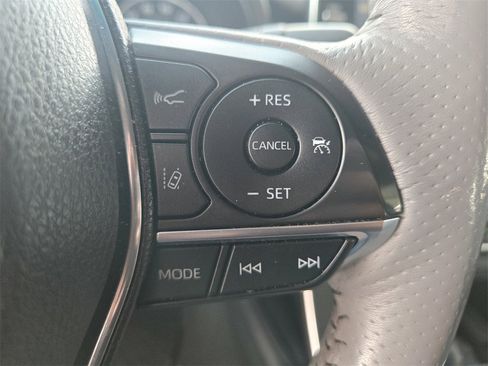 Used 2021 Toyota Avalon Limited image 16