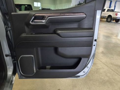 Used 2025 Chevrolet Silverado 1500 LTZ AWD/4WD image 26