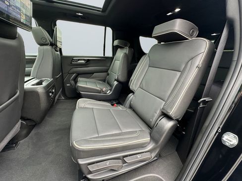 Used 2025 Chevrolet Suburban Premier AWD/4WD image 13