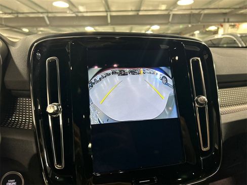 Used 2022 Volvo XC40 T5 R-Design w/ Advanced Package image 17