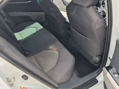 Used 2018 Toyota Camry LE FWD image 13