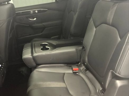 Used 2025 Honda Pilot Touring image 29