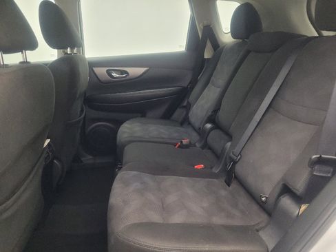 Used 2016 Nissan Rogue S FWD image 18