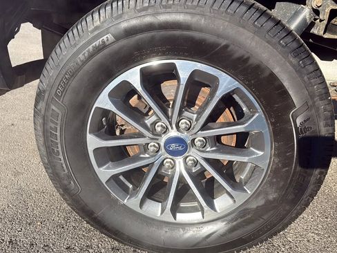 Used 2018 Ford F150 XLT w/ Equipment Group 302A Luxury AWD/4WD image 13