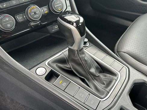 Used 2024 Volkswagen Jetta SE FWD image 31