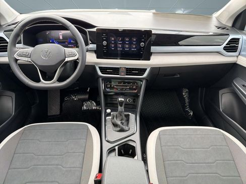 New 2026 Volkswagen Taos SE FWD image 17