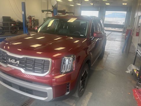 Used 2023 Kia Telluride S w/ S Sunroof Package image 6
