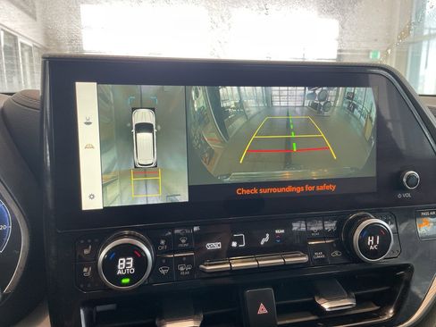 Used 2023 Toyota Highlander Platinum image 28