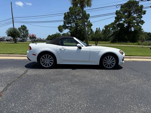 Used 2017 FIAT 124 Spider Lusso RWD image 13