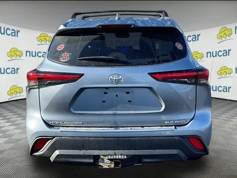 Used 2023 Toyota Highlander XLE image 3