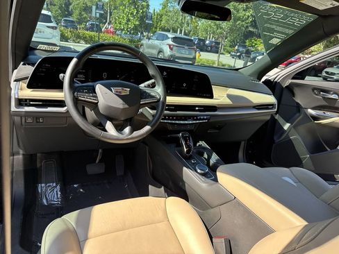 Used 2024 Cadillac XT4 Premium Luxury FWD image 35