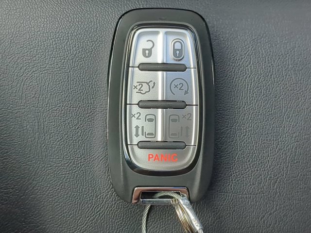 Certified 2026 Chrysler Pacifica Select FWD image 36