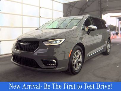 Used 2023 Chrysler Pacifica Limited