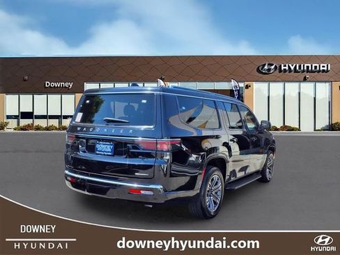 Used 2024 Jeep Wagoneer L Series II w/ Flexible Seating Group AWD/4WD image 4
