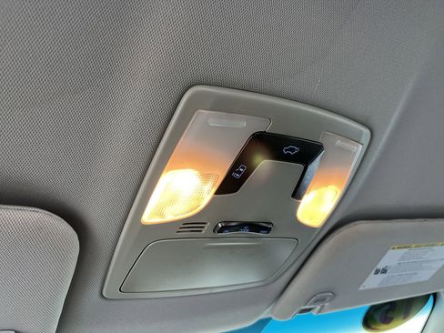 Used 2015 Toyota Sienna SE FWD image 22