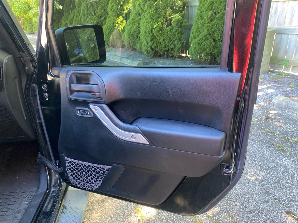 Used 2014 Jeep Wrangler Unlimited Sahara w/ Dual Top Group AWD/4WD image 23