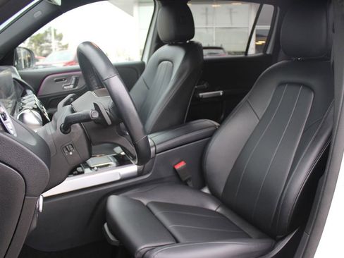 Used 2023 Mercedes-Benz GLB 250 4MATIC w/ Premium Package image 10