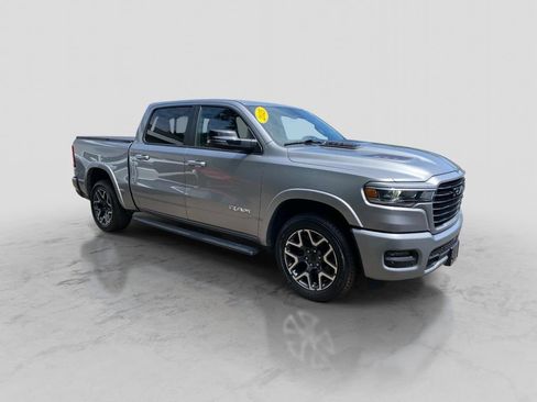 Used 2025 RAM 1500 Laramie w/ Sport Appearance Package AWD/4WD image 9