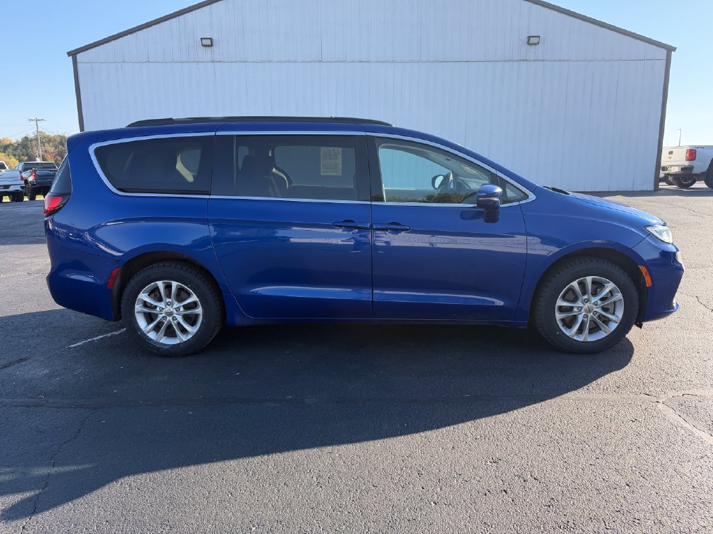 Used 2021 Chrysler Pacifica Touring AWD/4WD image 4