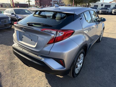 Used 2019 Toyota C-HR XLE image 3